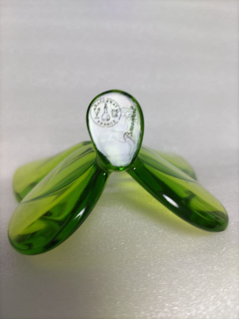 バカラ　ラッキーバタフライ　蝶　オブジェ　オリーブグリーン