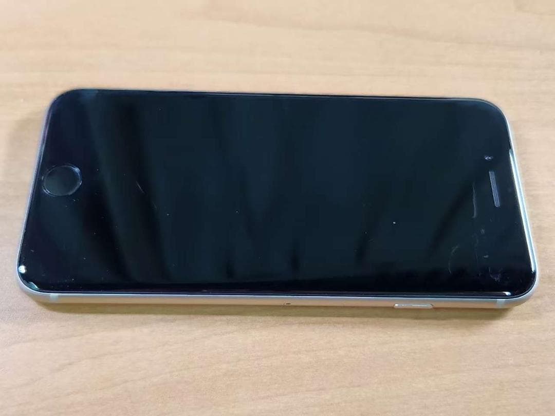 020500F iPhone SE 第3世代A2782 64GB 最大容量87%