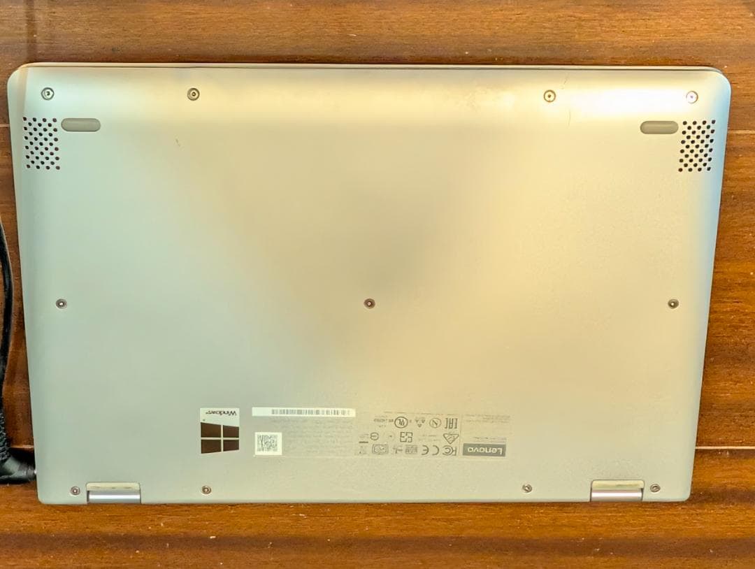 Lenovo Yoga 710‐11IKB 360度回転ノートPC