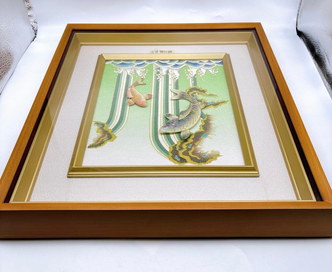 鯉の滝登り 金彩螺鈿額– 天然あわび貝使用・純金箔証明書付き