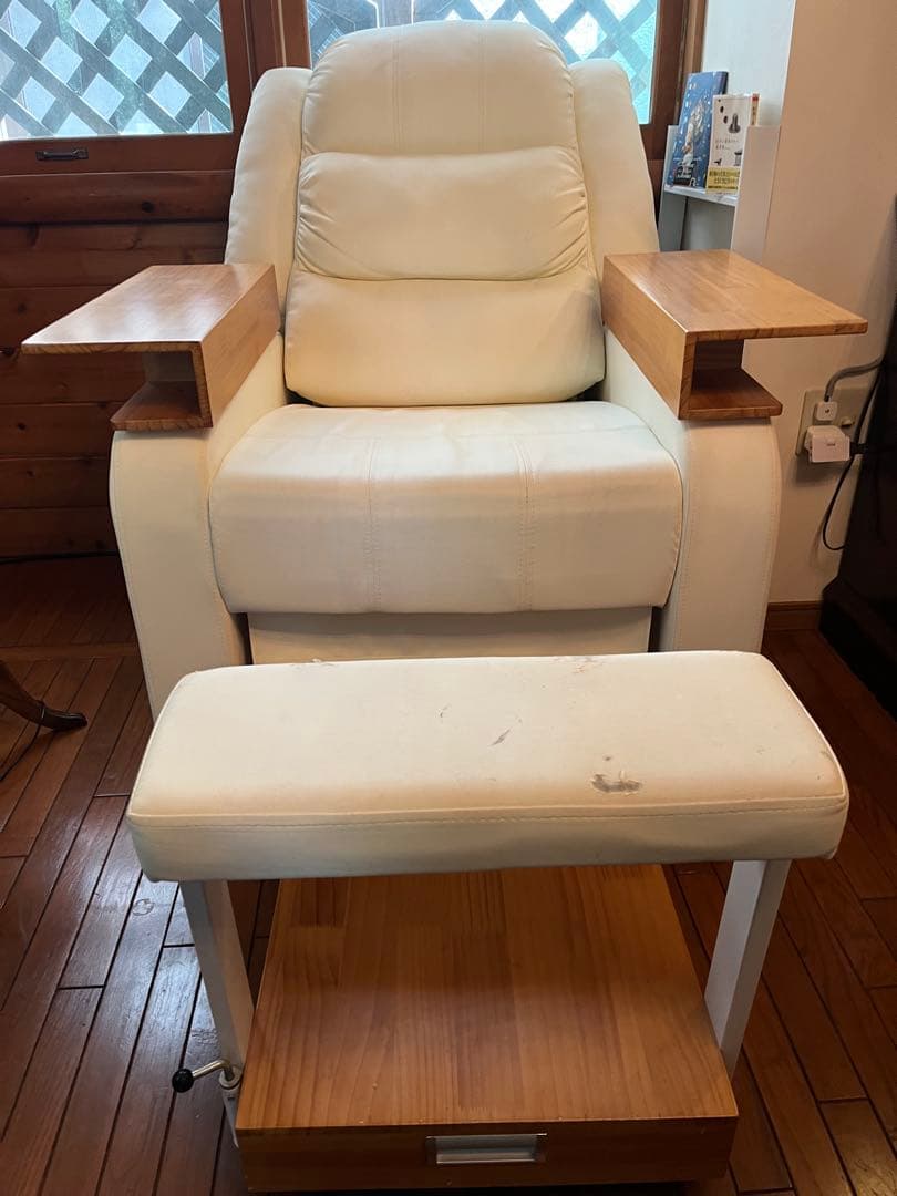 ネイル　施術　ハンド　フット　ソファ　リクライニング　収納可能　フットレスト付
