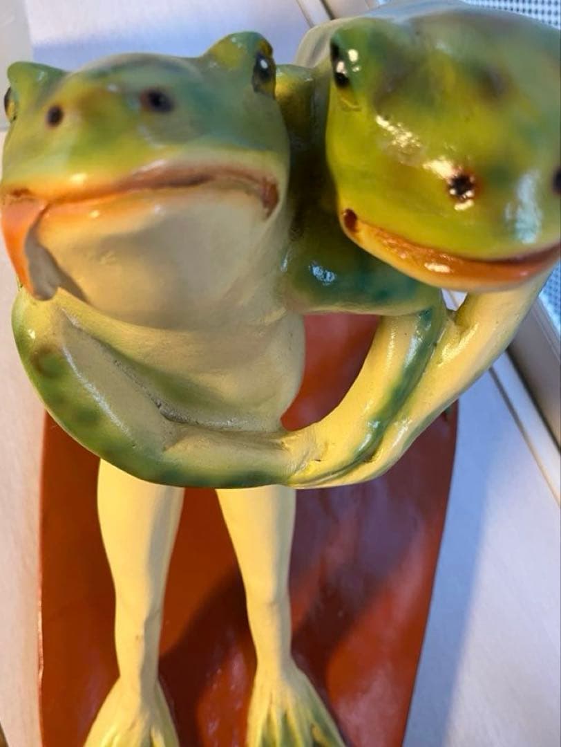 カエルのワインホルダー　置物