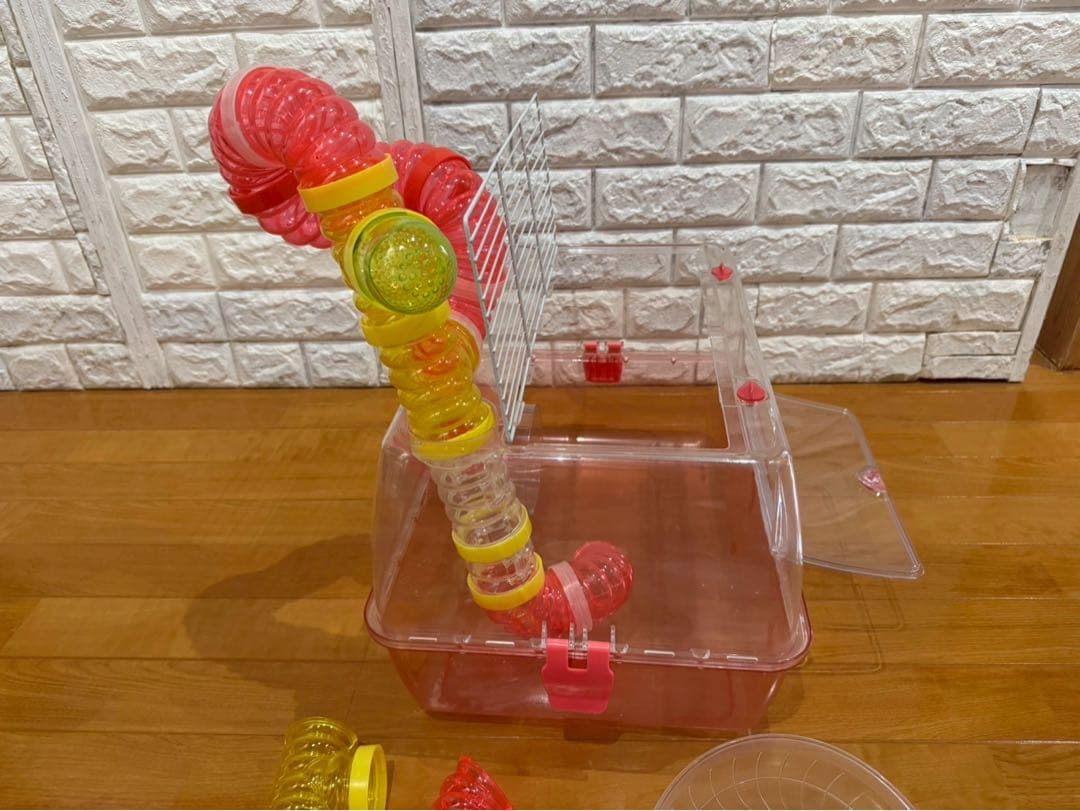 小動物用クリアケージ ホイール、ヒーター、トイレ、餌入れ、パイプ付き