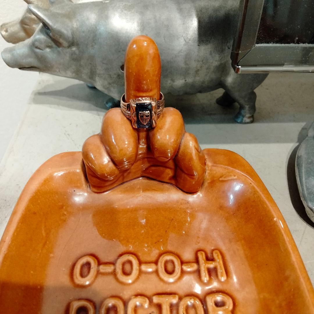 Fuck 　ファックユー　ハンド　手　置物　ビンテージ　反戦　灰皿 茶