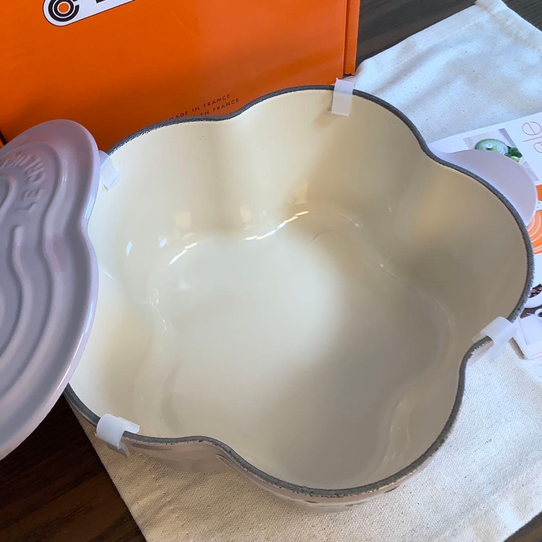 【新品未使用】LE CREUSETルクルーゼ　ココットフルール　鍋20cm