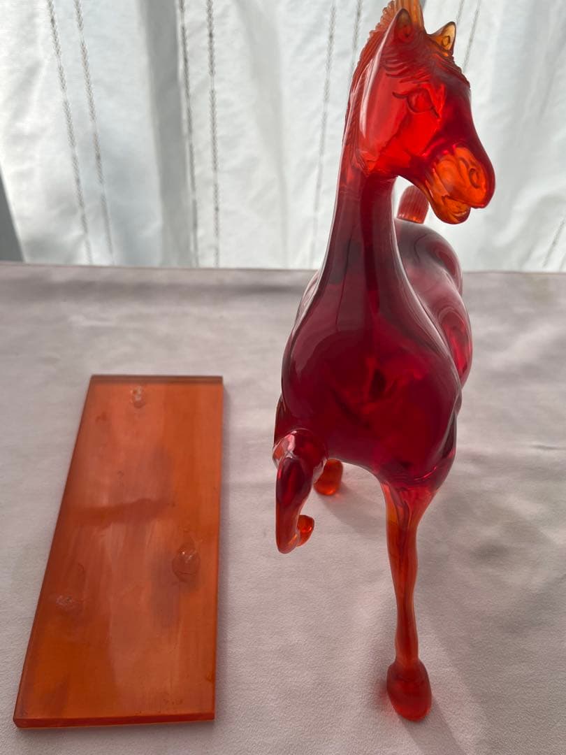 馬の置物 赤　中国　手彫り　蔵出し