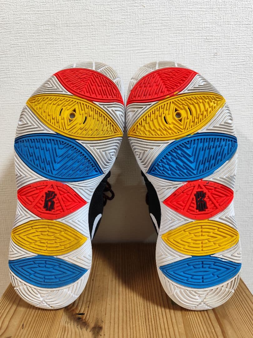 ま*る様 Nike Kyrie 5 Freinds ナイキ　カイリー5　フレンズ
