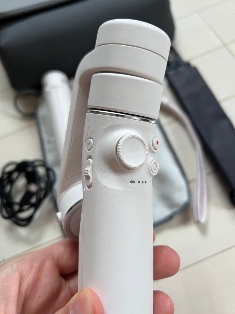 DJI OM 5 スマホ用ジンバル（クラウドホワイト）