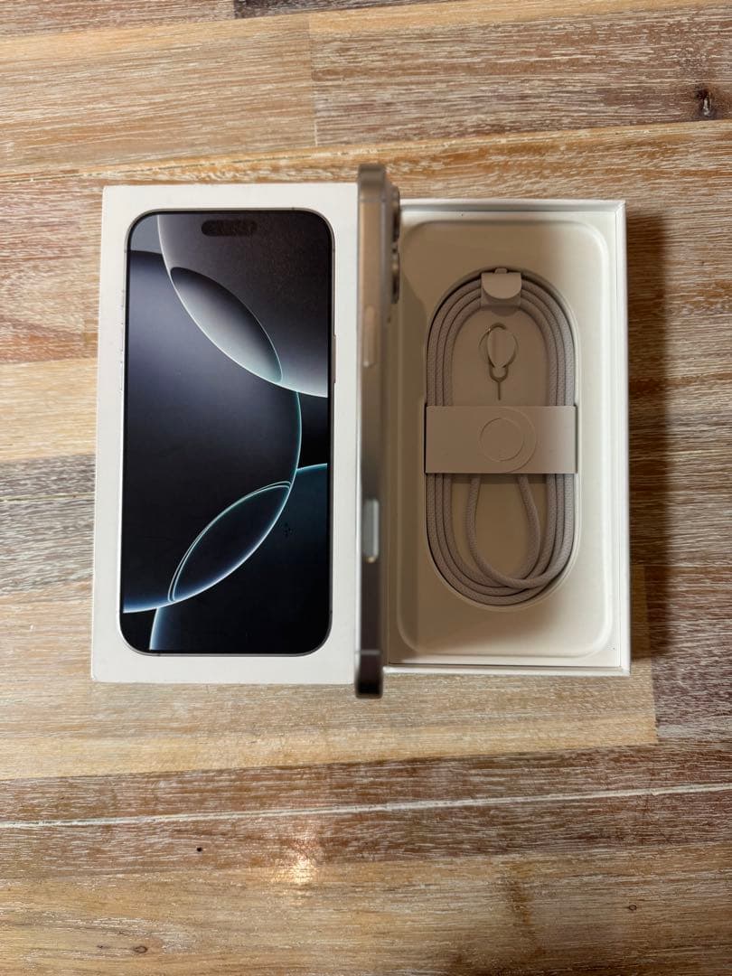 【極美品】iPhone16 Pro Max 256GB SIMフリー ホワイ