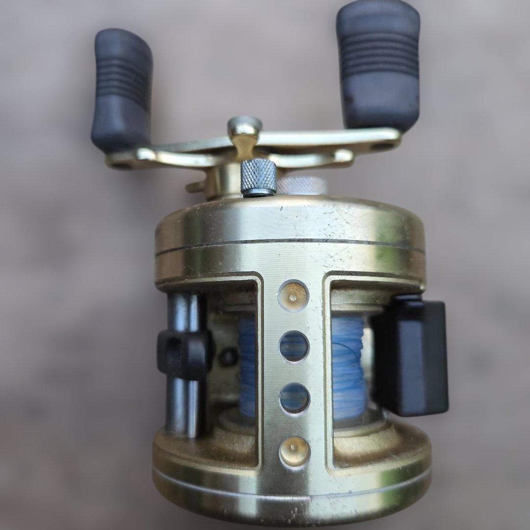 SHIMANO CALCUTTA ベイトリール ゴールド