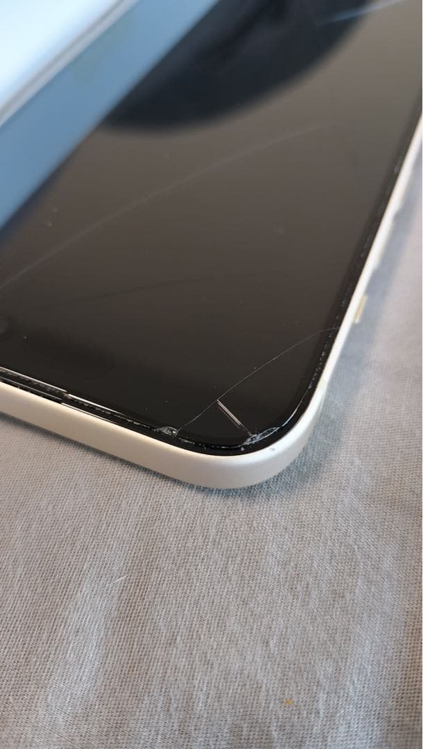 【美品】SIMフリー　Apple iPhone 15 256gb イエロー