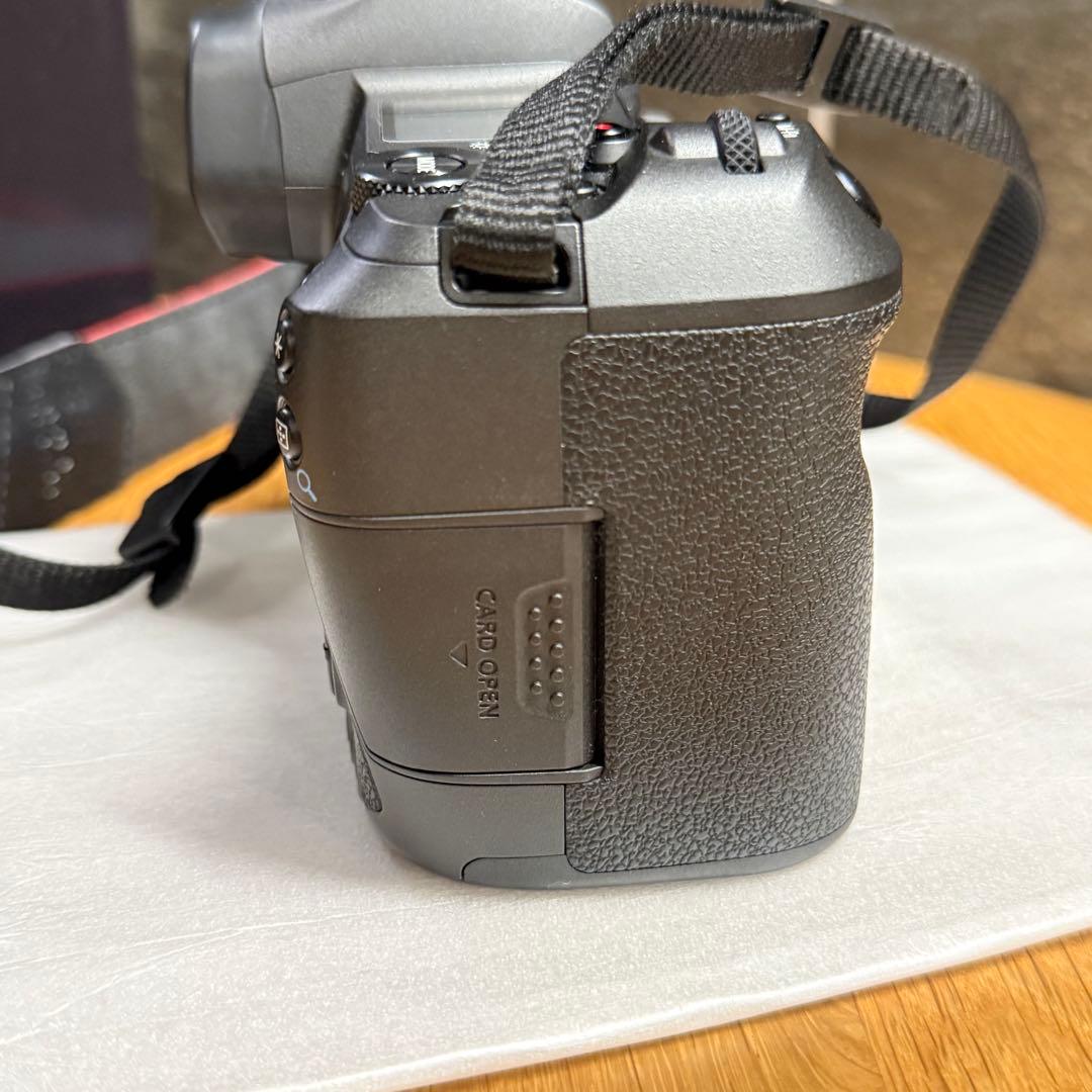【美品】Canon EOS R ミラーレス一眼カメラ 本体 /外箱あり