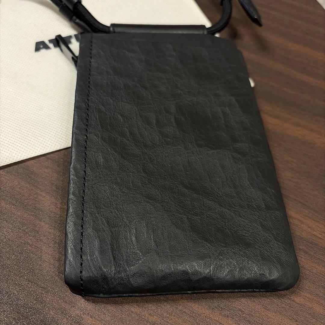新品未使用土屋鞄ATTITU/レザースマホショルダー (ファスナー) 002
