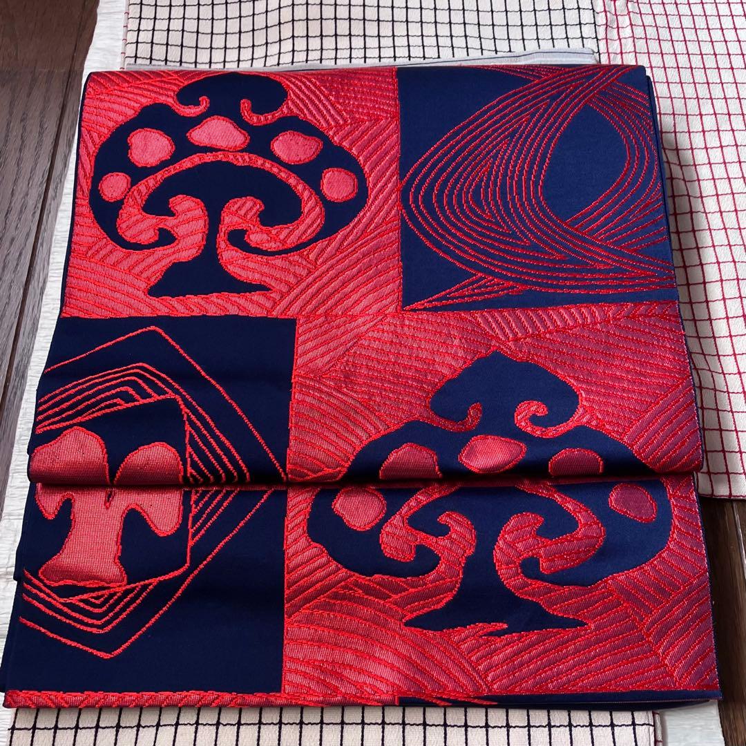 遊びましょ！紺地に赤の変わりスペード柄織り出し トランプみたいな正絹六通本袋帯