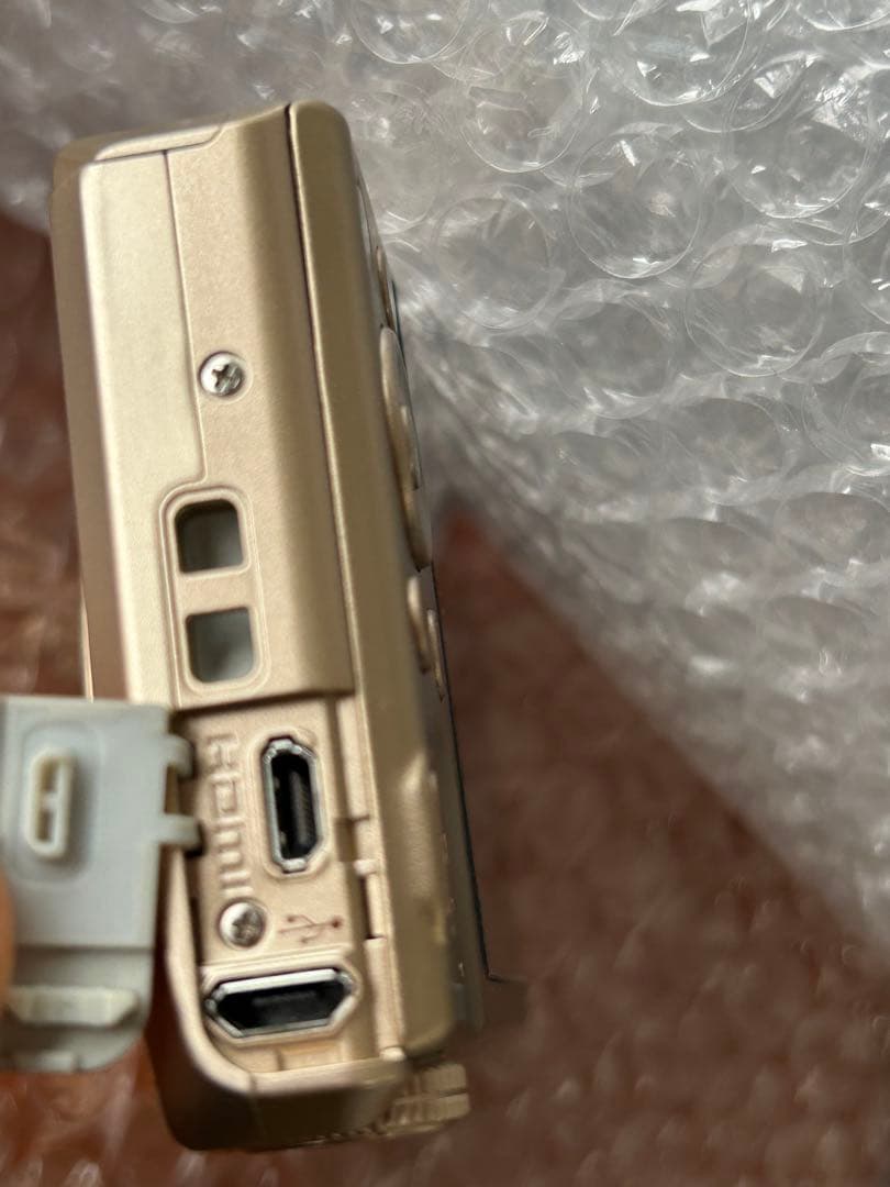 NIKON COOLPIX S7000本体