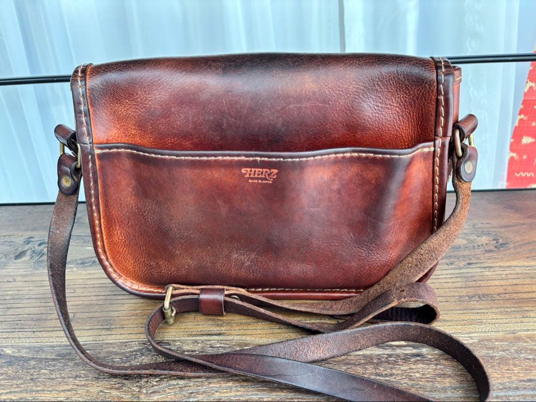 ヘルツのショルダーバッグ