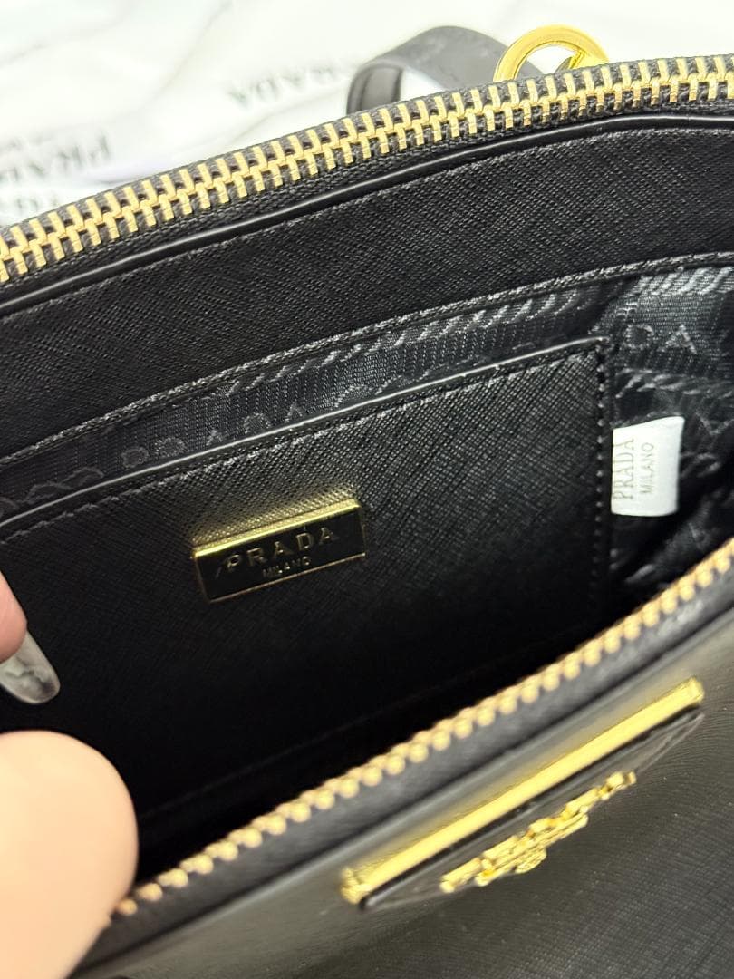 セール！ブラックレザー ショルダーバッグ