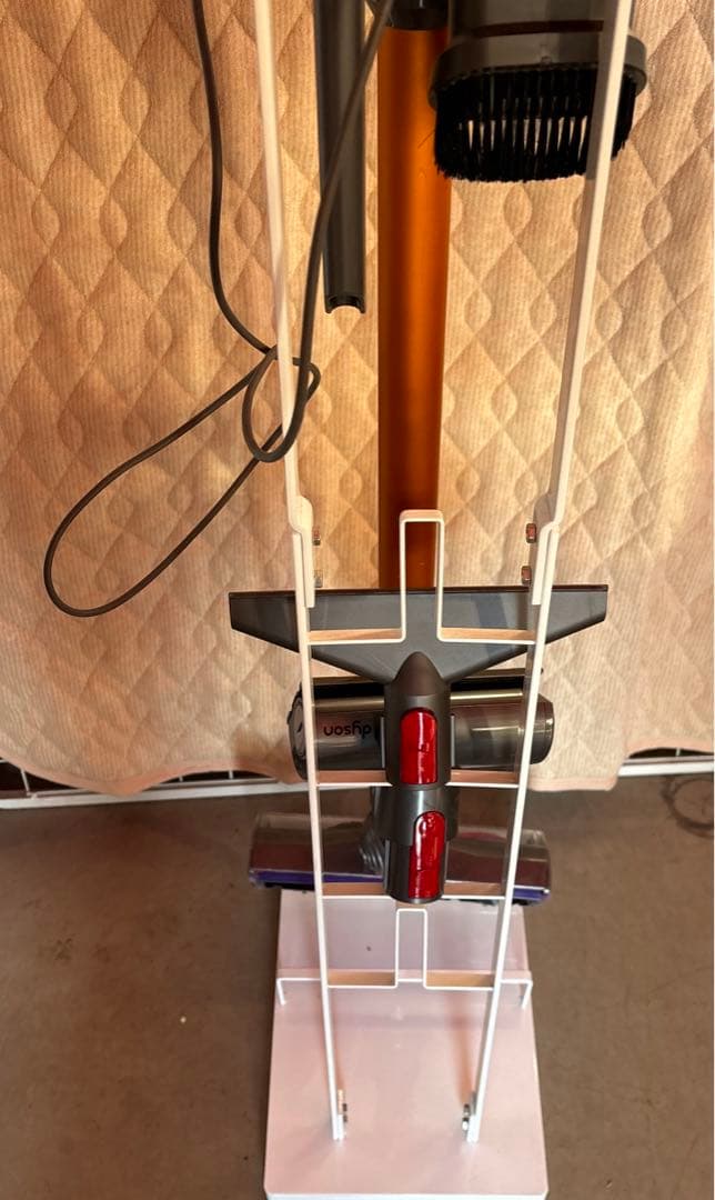 ダイソン掃除機 sv12 スタンド他セット【美品かも？】