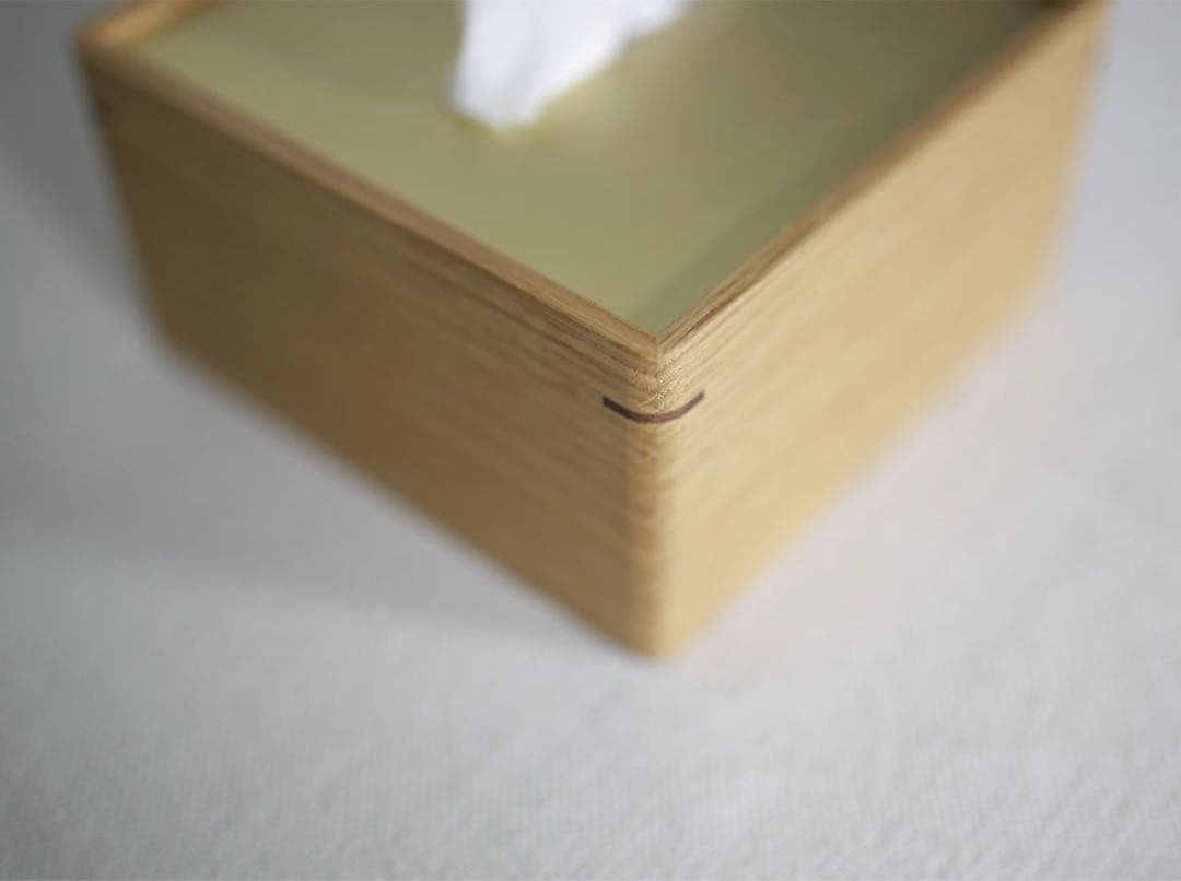 新品未使用品！ホテルズ　木製ティッシュボックス 金色の蓋付き