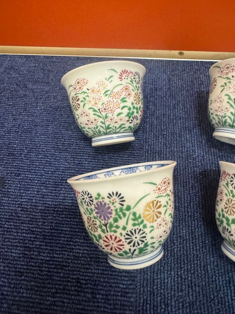 1648 其泉　秋草瓔珞文  湯呑　4客