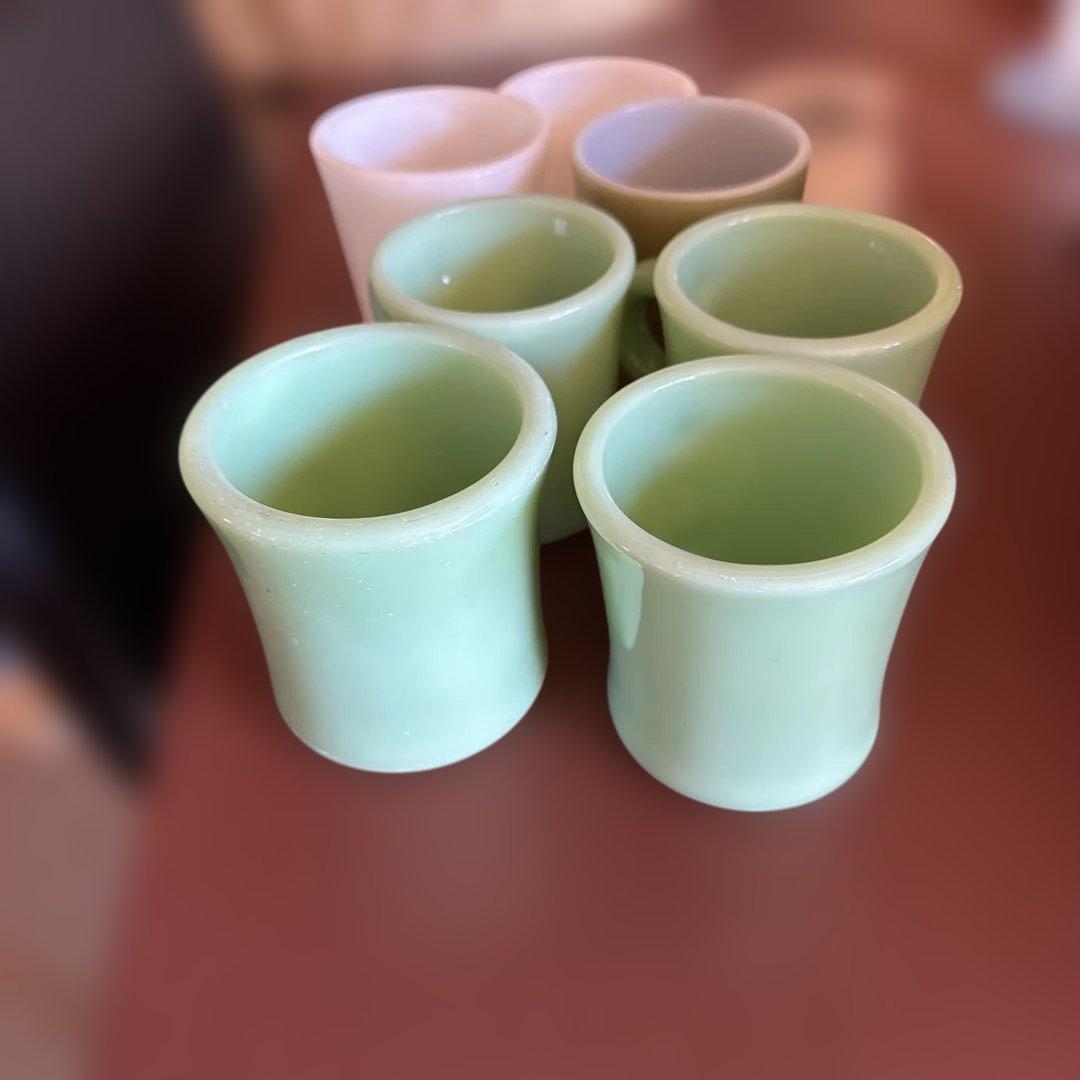 ファイヤーキングの代表的なカラー翡翠色（ジェダイ）ミルク￼ホワイトのマグカップ