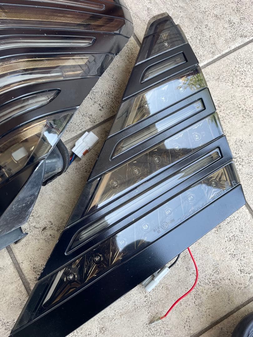 ウ*ー様 ヴェルファイア20、アルファード20　テールランプバレンティー