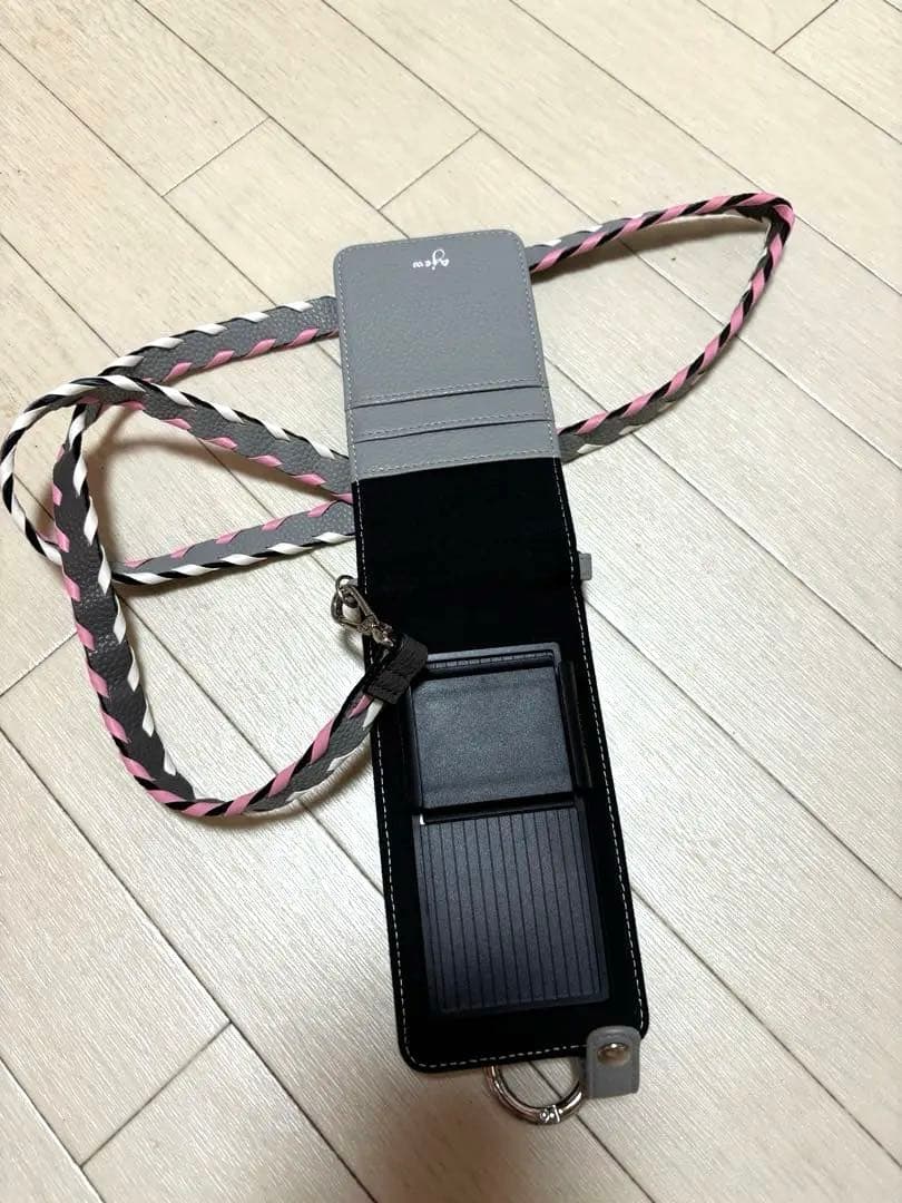 新品同様　ajew マルチ　スマホケース