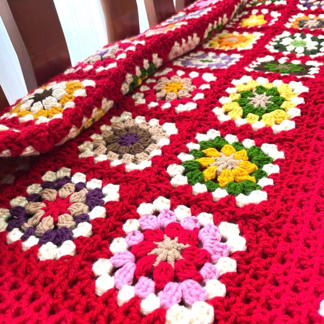 グラニースクエア ❤️周りのハートが可愛い赤いカラフルブランケット