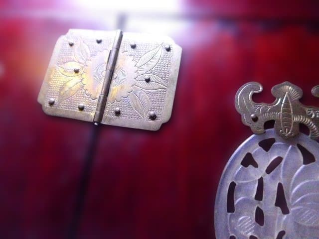 貴重！翡翠が象嵌されたアンティークの中国の姫箱です。作りの良いものです