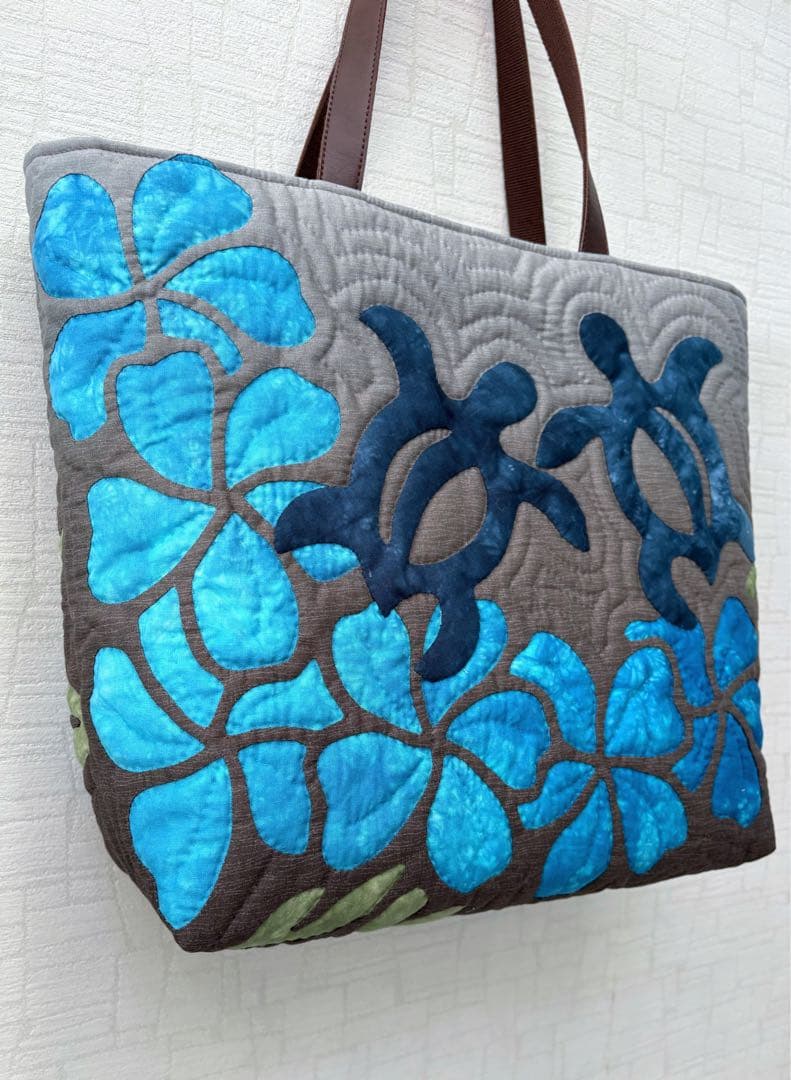 ハワイアンキルトトートバッグ　　　　　　　　プルメリア&ホヌ　　A4横◎