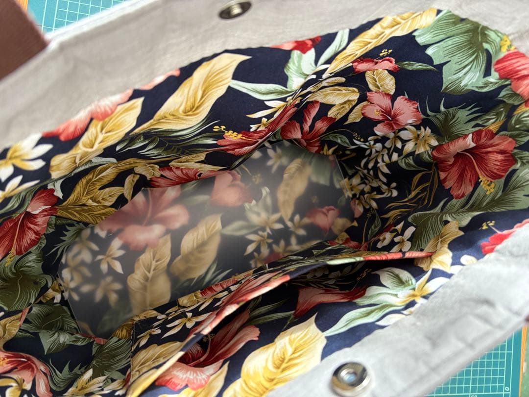 ハワイアンキルトトートバッグ　　　　　　　　プルメリア&ホヌ　　A4横◎