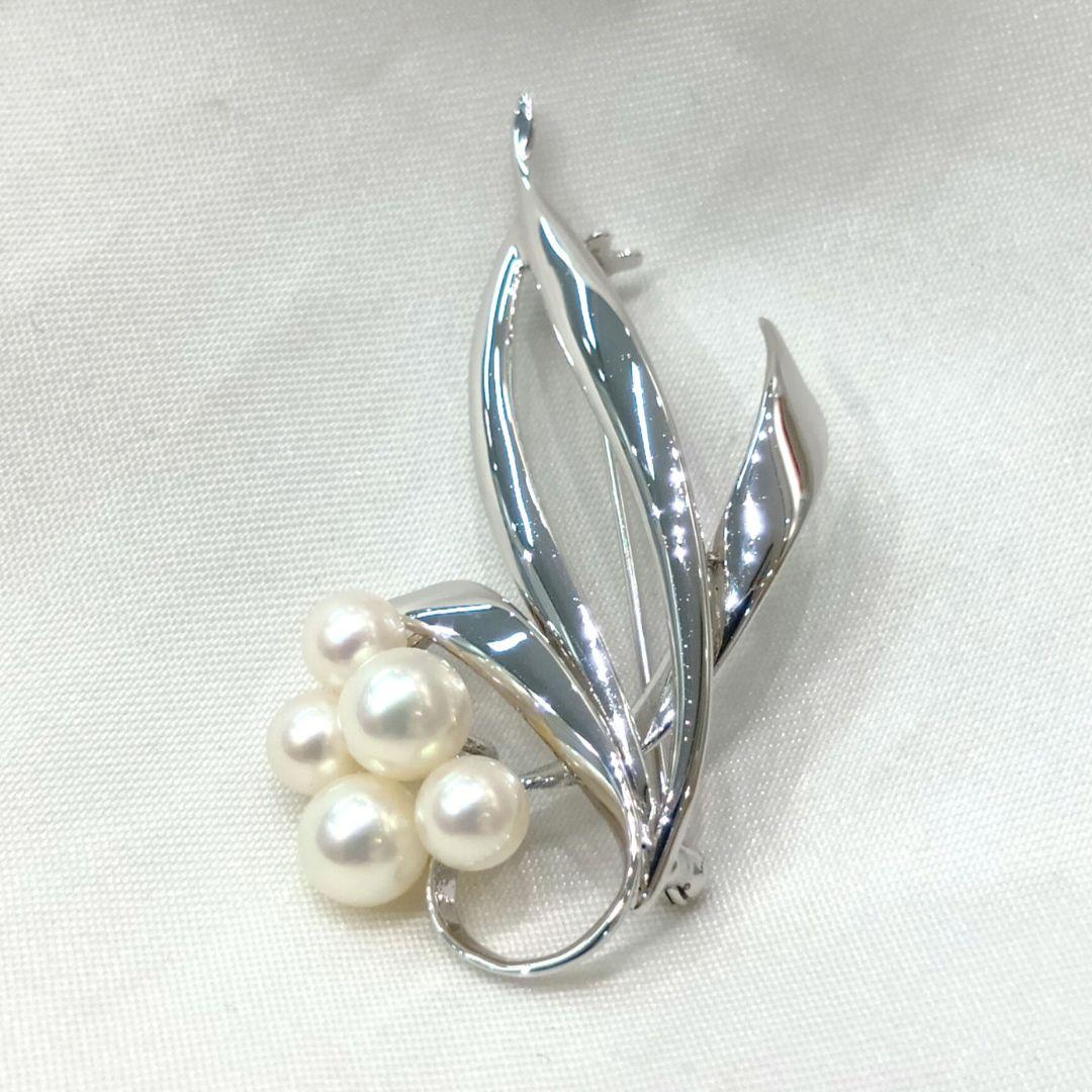 ⭐️MIKIMOTO⭐️小ぶり Silver ベビーパール デザインブローチ