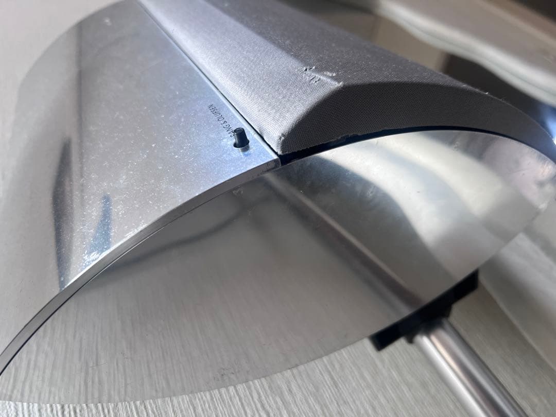 BeoLab 4000スピーカー（スタンド付き）