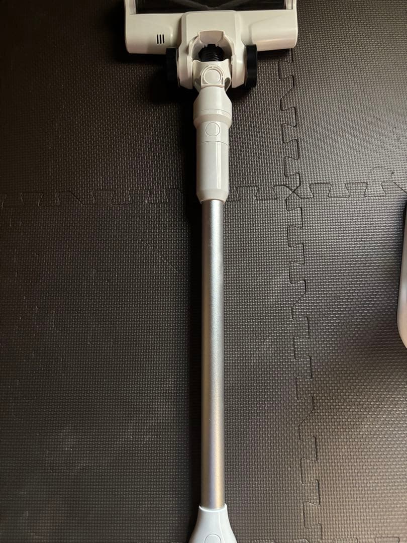 ホワイト スティッククリーナー 充電器付き