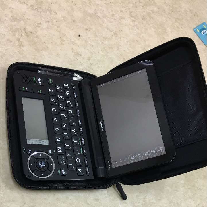 電子辞書（ケース付き）