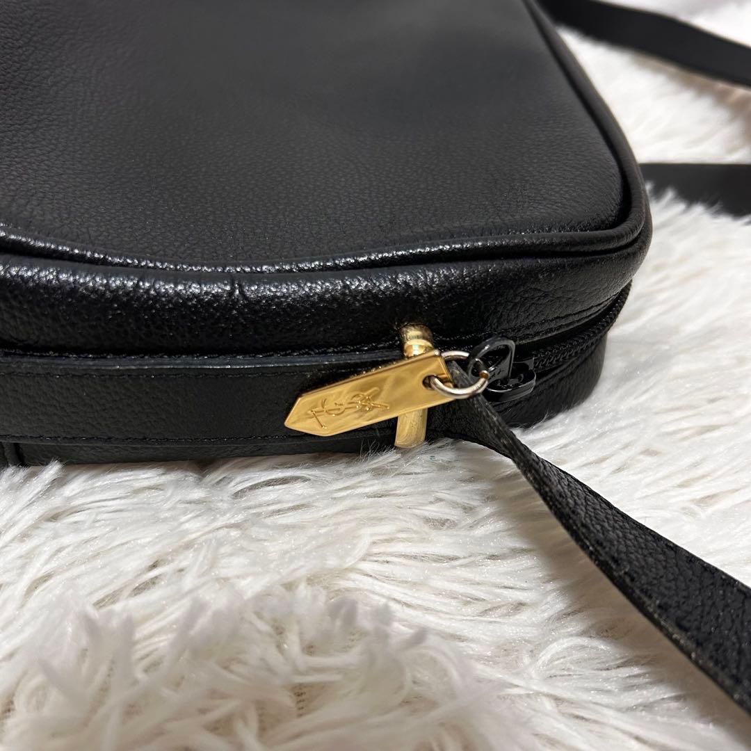 イヴ・サンローラン　YSL ショルダーバッグ　三角ロゴ　クロスボディ　レザー