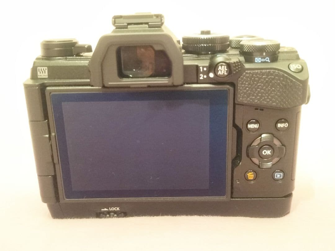 【美品】OM SYSTEM OM-5 ブラック本体+純正グリップ+純正フラッシュ