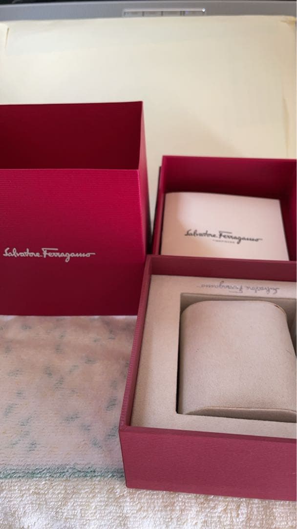 Salvatore Ferragamo 腕時計 【一回のみ使用】