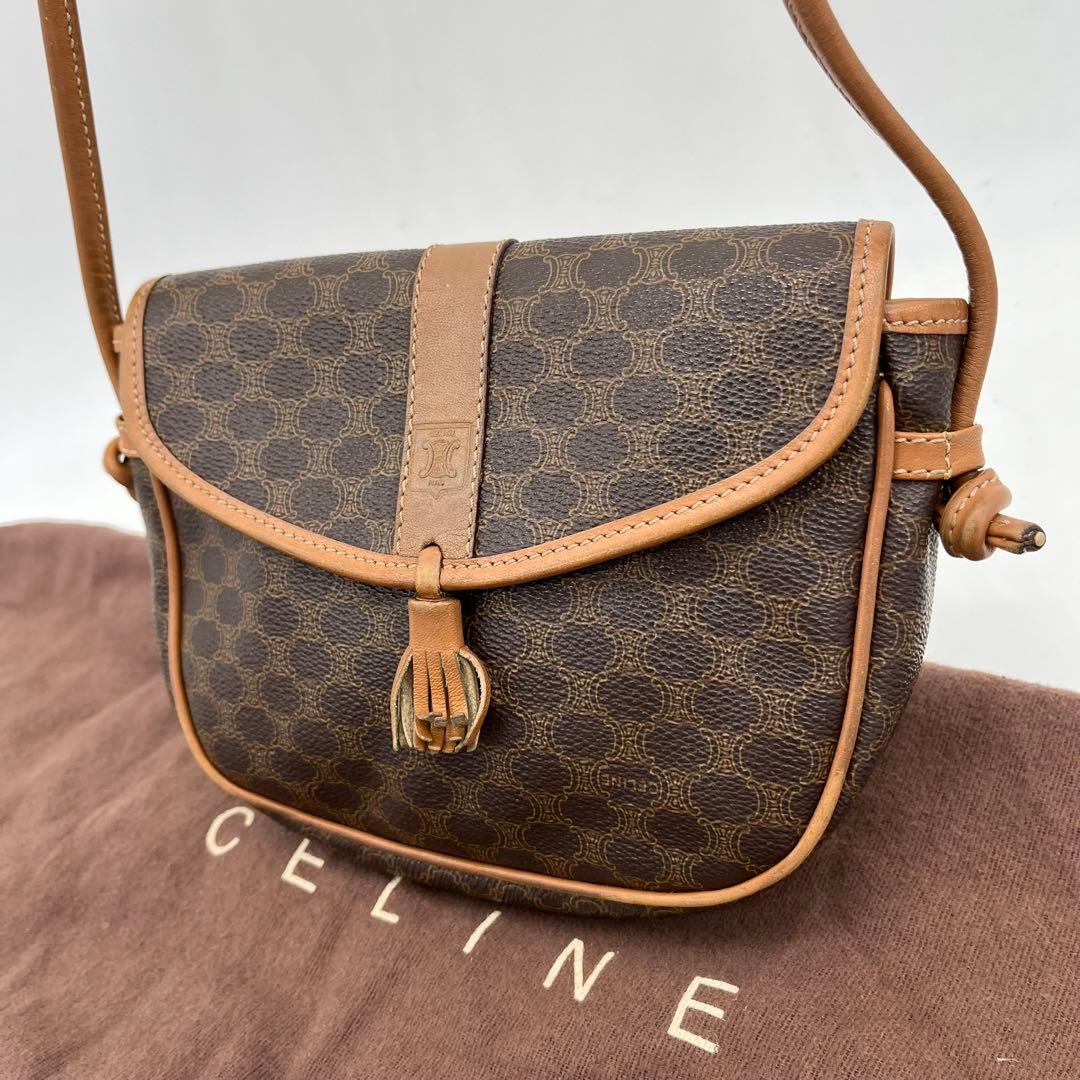 CELINE ショルダーバッグ 斜めがけ マカダム柄 トリオンフ タッセル