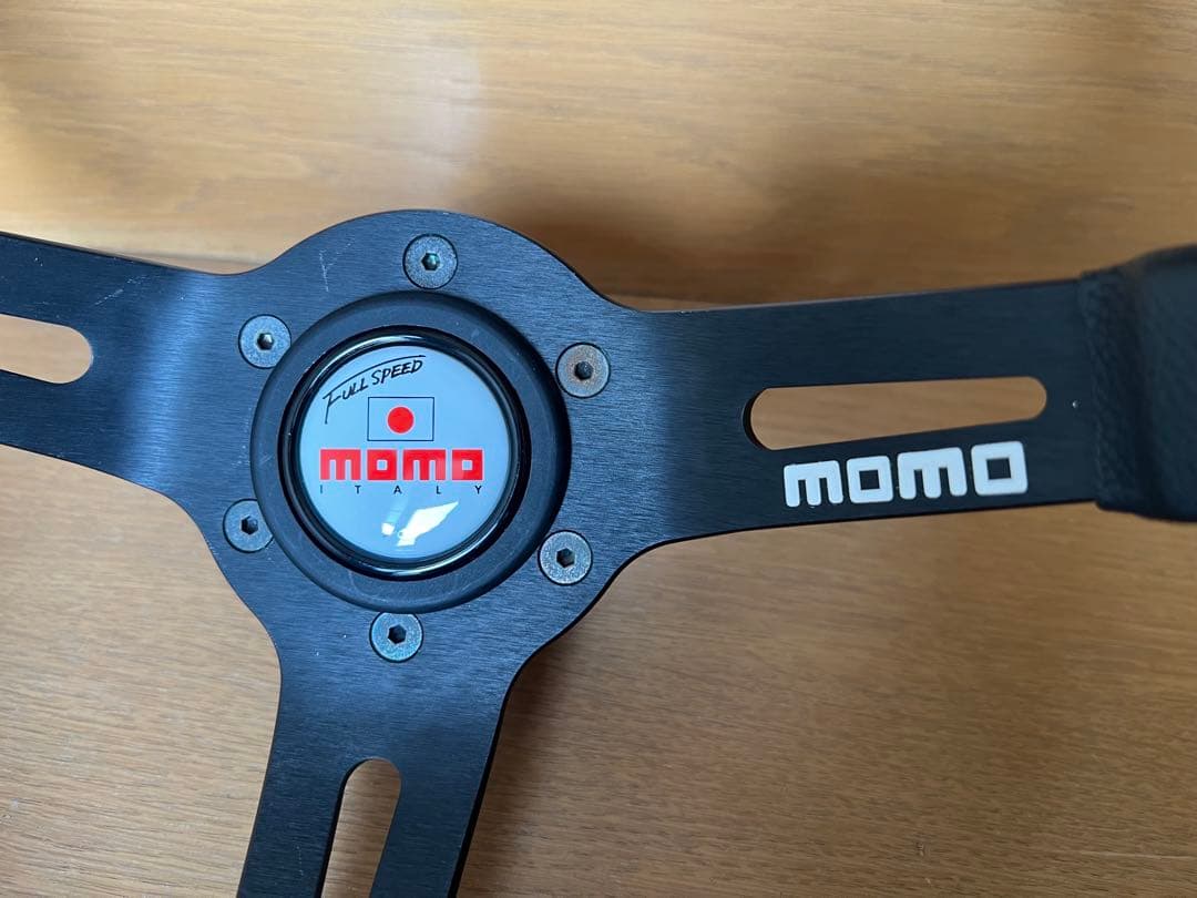 momo Full Speed ステアリング