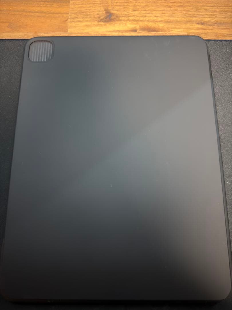 Apple M4 iPad Pro 13インチ ESRケース2個付き