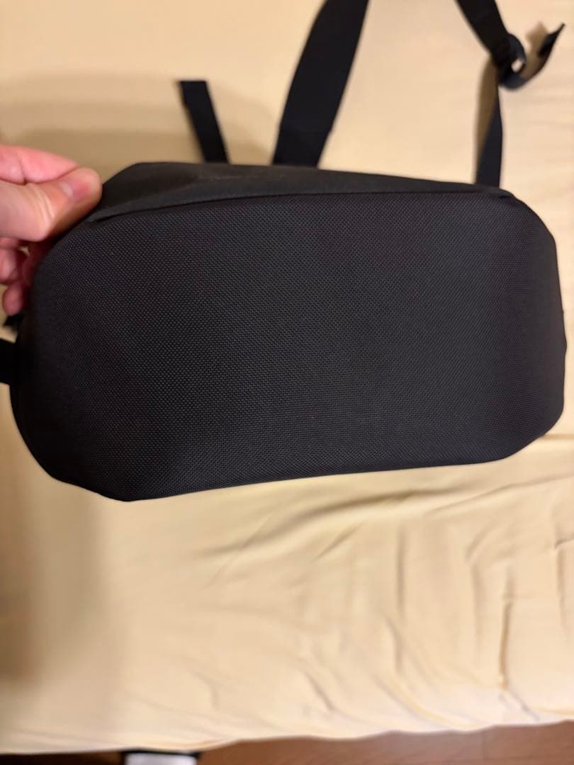 ARC’TERYX アークテリクス ARRO 8 ショルダーバッグ