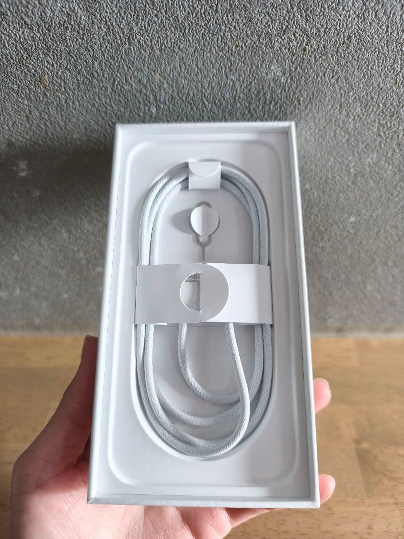 Apple iPhone 16e　ホワイト　128GB