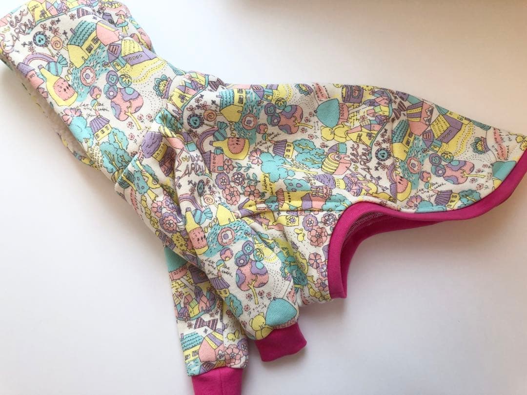 フードモコモコなファンタジーパーカー　イタグレ服　犬服　バンドメイド