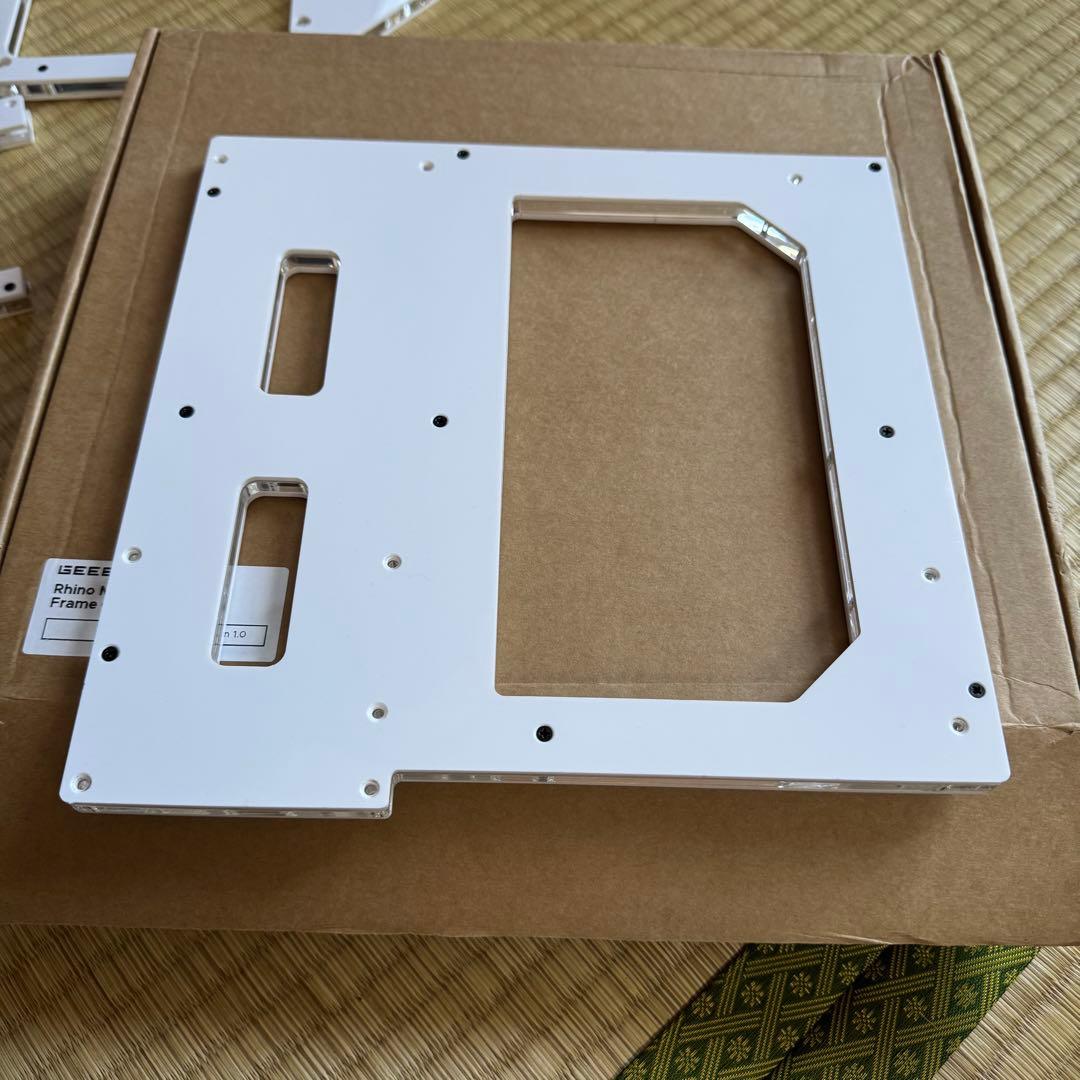 Geeek Rhino M mATX オープンエアケース ホワイト