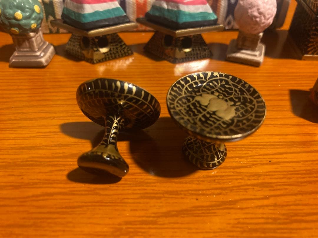 小さい小さい雛人形と雛道具