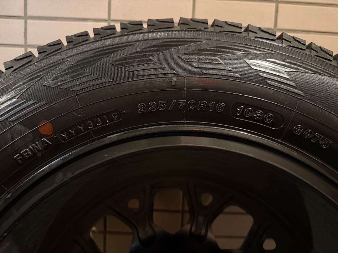 デリカ用 YOKOHAMAスタッドレス225/70R16 ホイール付4本