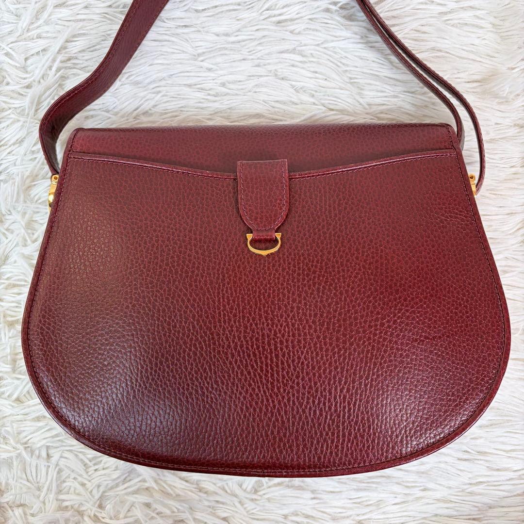 未使用級✨カルティエ ショルダーバッグ マストライン フラップ 背面Cドゥ金具