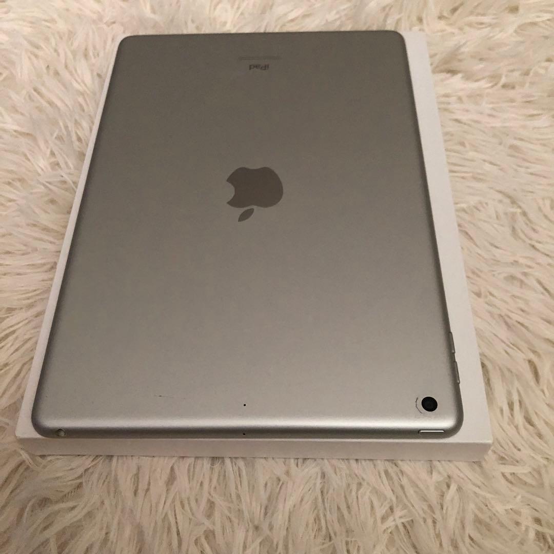 【完動品】iPad 第8世代 128GB 【すぐ発送】