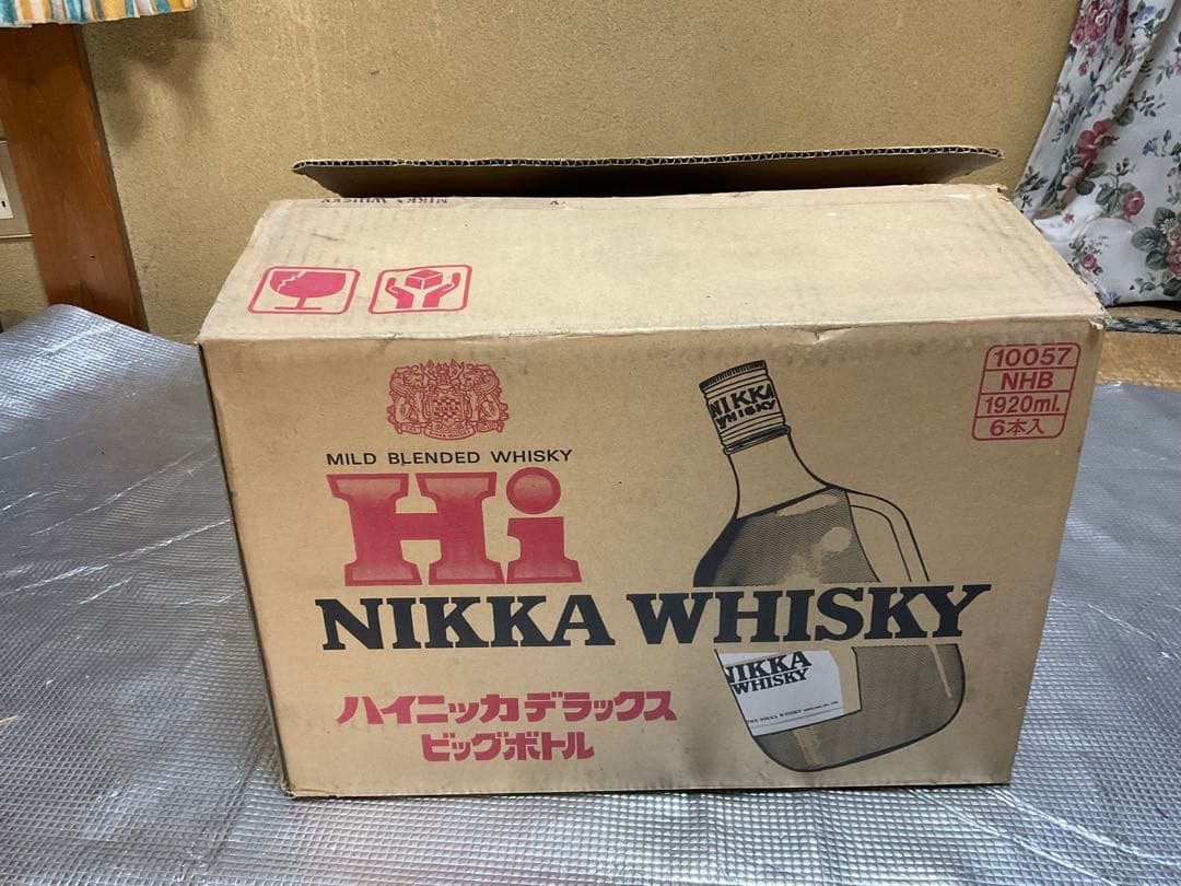 ニッカ・ウヰスキー／HI NIKKA・WHISKY・DX。1920ml、39度。